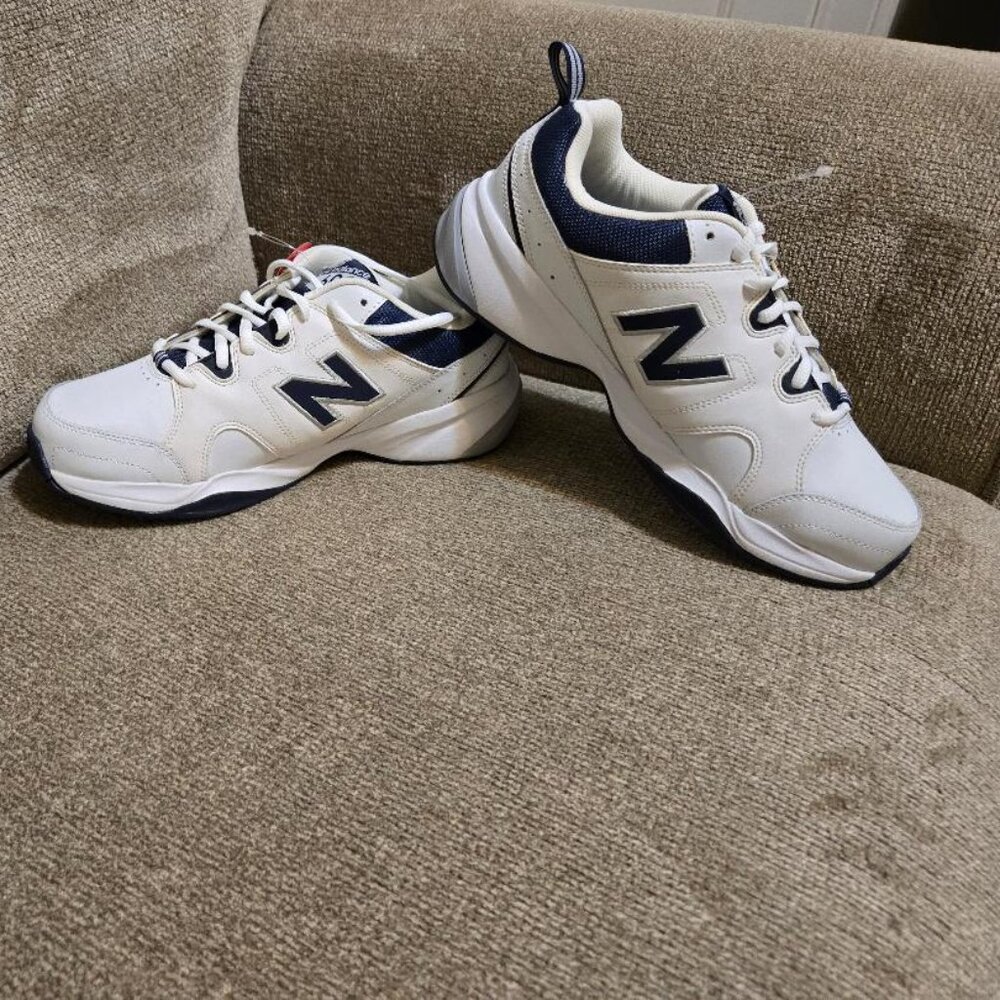 NWOT Men's White New Balance Sneakers - Size 10
